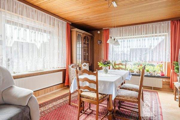 Lichtdurchflutetes Esszimmer