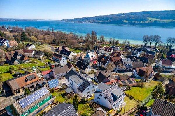 Luftaufnahme mit See 2