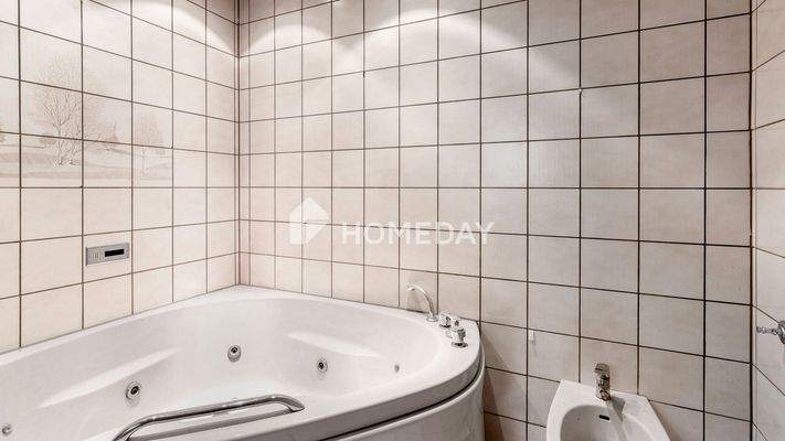 2. OG Badezimmer 1 2