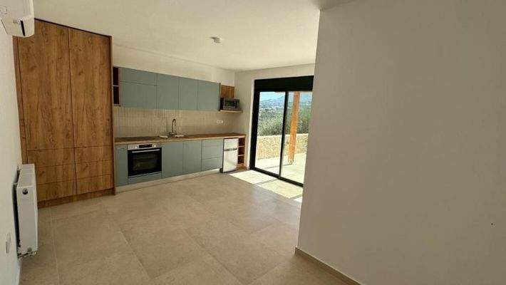 Kreta, Kournas: Malerisches Steinhaus mit bezauberndem See- und Meerblick zu verkaufen