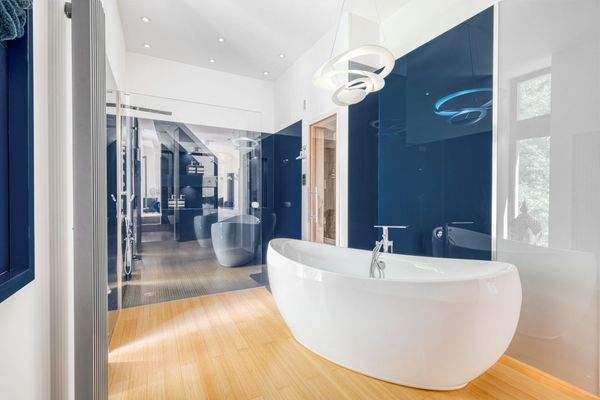 En-suite Badezimmer mit Sauna