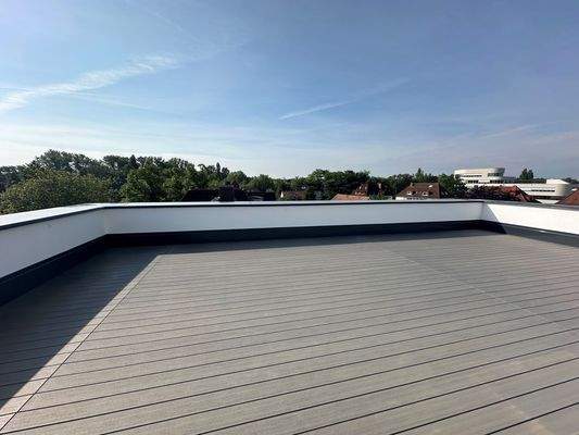 Geräumige Dachterrasse