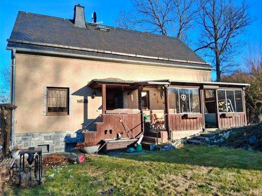 Rückseite Eingang mit Terrasse