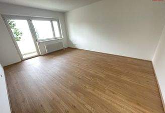 Wohnzimmer mit Balkon