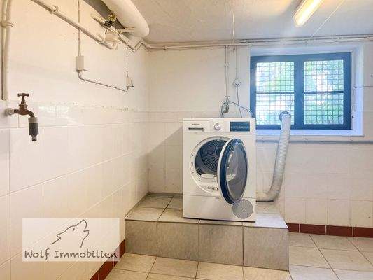 Großer Wasch- und Trockenraum