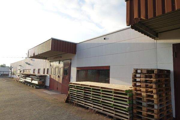 Produktionsgebäude Zufahrt