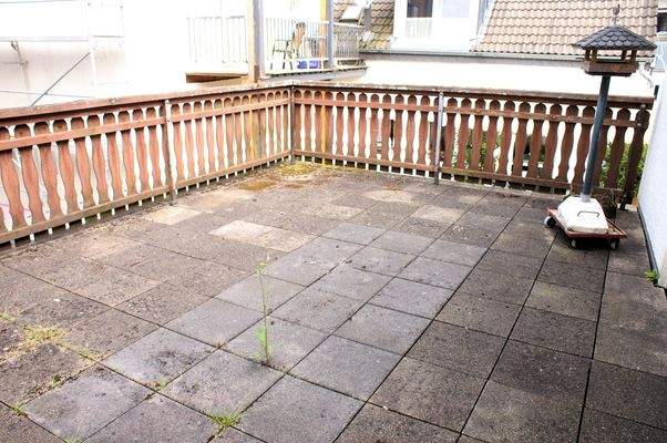 2473 Wohn-/Geschäftshaus in Much