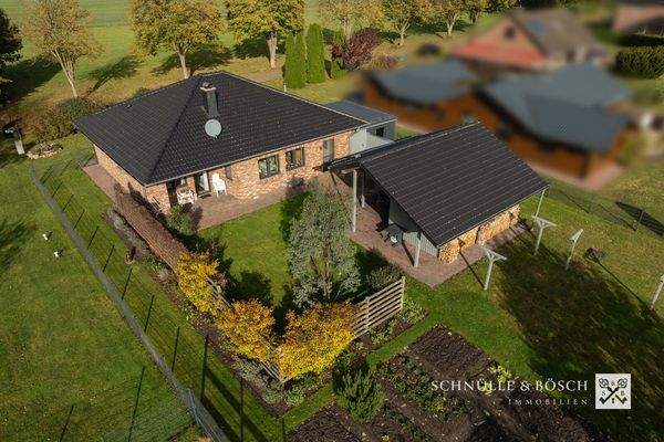 Haus und Nebengebäude bilden eine optische Einheit