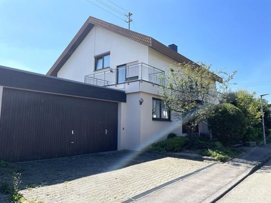 Außenansicht und Garage