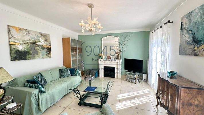 Ruhig gelegene Einfamilienvilla mit herrlichem Ausblick auf das mittelalterliche Dorf Peillon