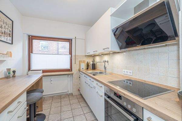 Küche mit Einbauküche