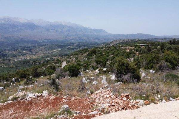 Kreta, Litsarda: Ruhiges Grundstück mit Baugenehmigung und atemberaubender Aussicht auf die Landschaft zu verkaufen