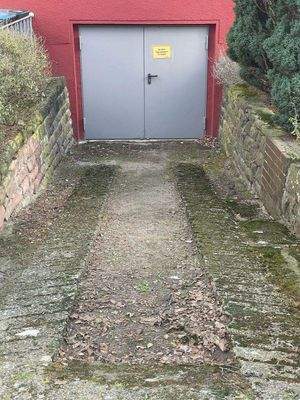 Einfahrt Garage