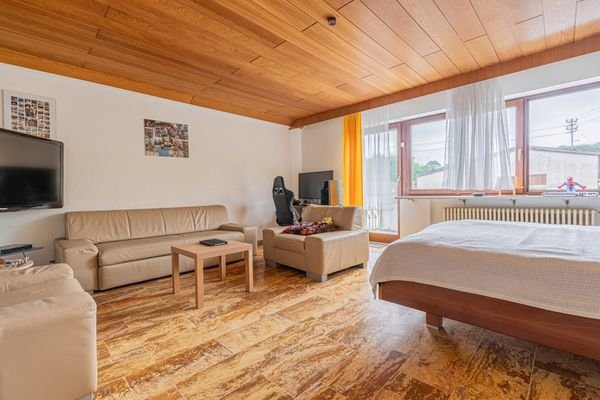 2. Zimmer mit Balkon