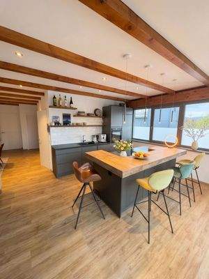 Hochwertige Design-Einbauküche mit Bora-Dunstabzug