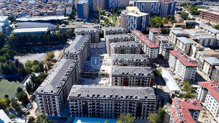 Apartments in Complex Close to Transportation in İstanbul Zeytinburnu