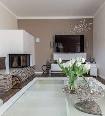 Wohnzimmer mit Kamin