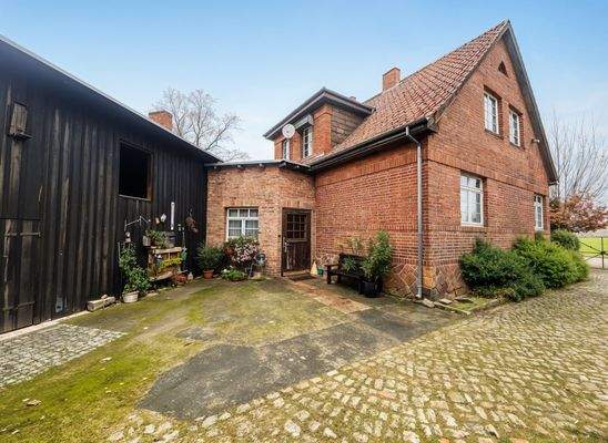 Eingang zum großzügigen Wohnhaus