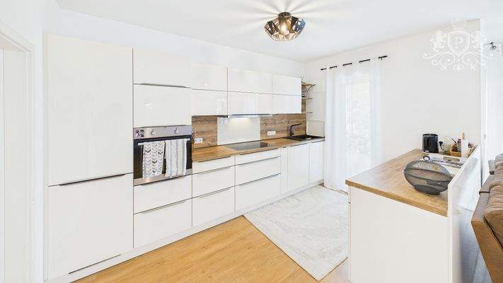 CAM01984G0-PR0511-STILL007