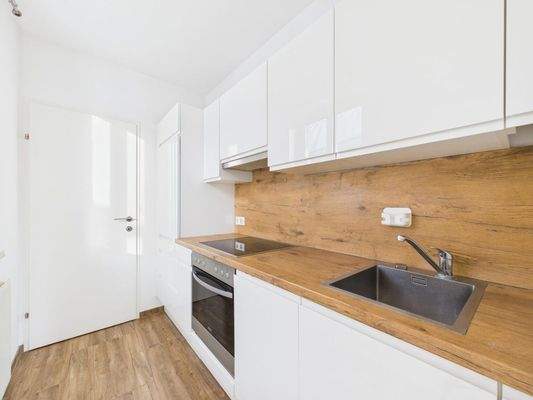 CAM04191G0-PR0077-STILL005