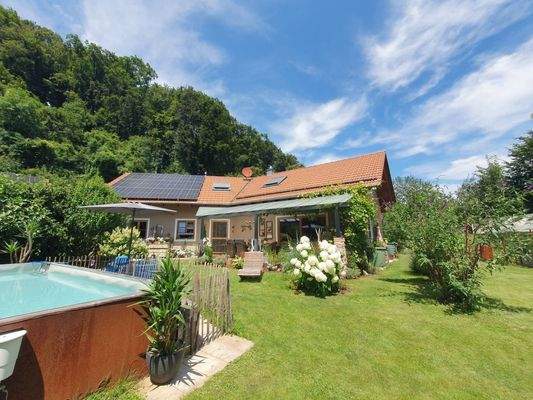 04. Außenansicht vom Garten.JPG