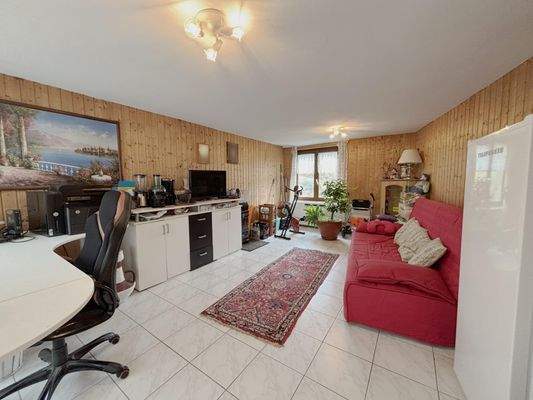 Garage wohnwirtschaftlich ausgebaut im Erdgeschoss