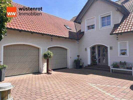 Zufahrt zur Doppelgarage