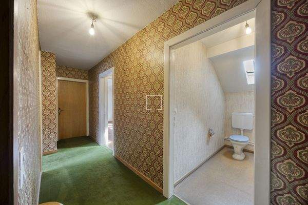 Flur OG mit Zugang Gäste-WC