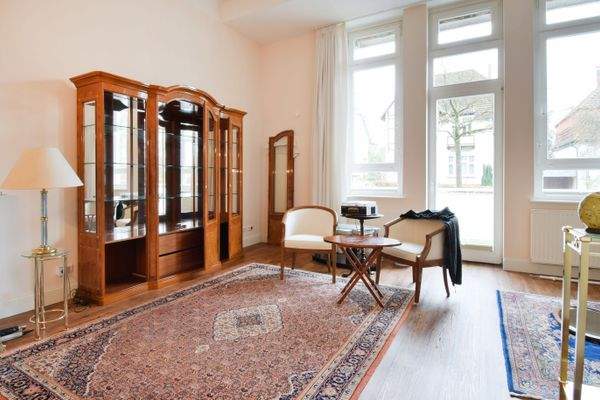 Lichtdurchflutetes Wohnzimmer