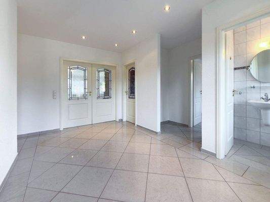 4. Flur mit Zugang zum Wohnzimmer, Hauswirtschafts