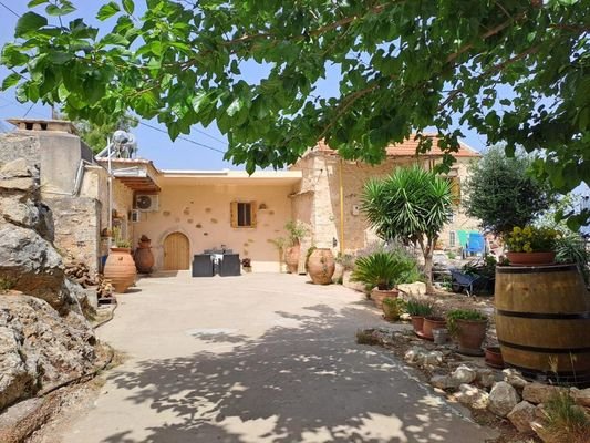 Kreta, Sellia: Traditionelle charmante Residenz mit Gästehaus zu verkaufen