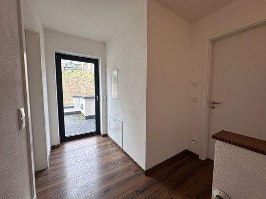 Ausgang auf die noch fertigzustellende Dachterrasse (DG)