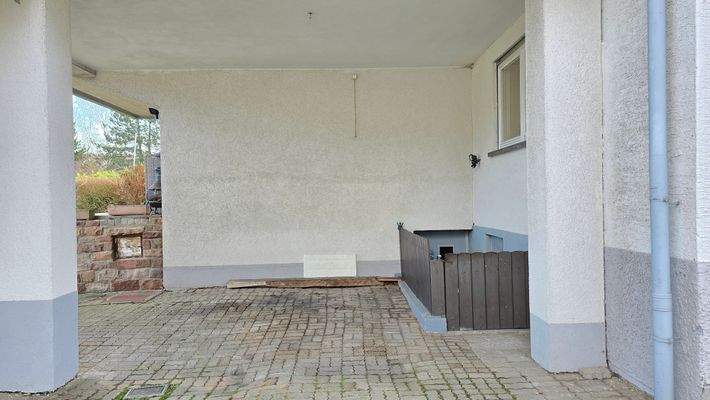 Überdachter Stellplatz