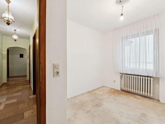 Arbeitszimmer mit Flur