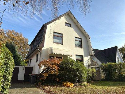 Villa Straßenansicht