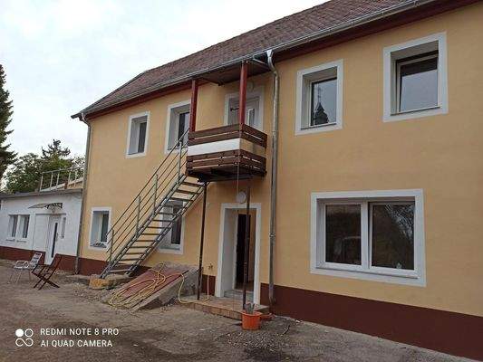 Anbau von großem Hof aus