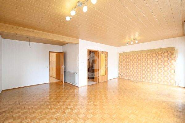 Das Wohn-/ Esszimmer (Blick 1)