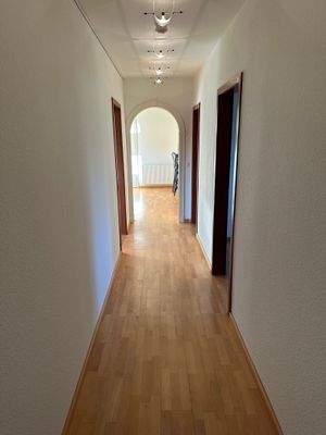 Flur, Blick Richtung Küche + WZ