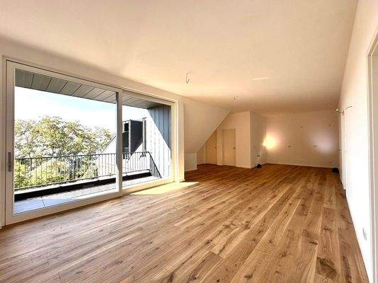 Wohnen/ Essen mit Blick Richtung Küche