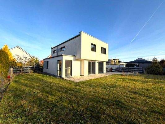 Objektrückseite und Gartengrundstück 