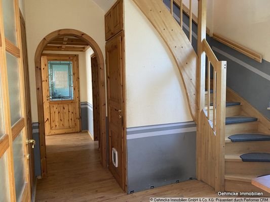 Diele und Treppe ins Obergeschoss