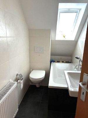 das Badezimmer im 1 OG