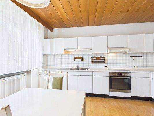 Ein-/Zweifamilienhaus mit Werkstatt in SB-Ensheim