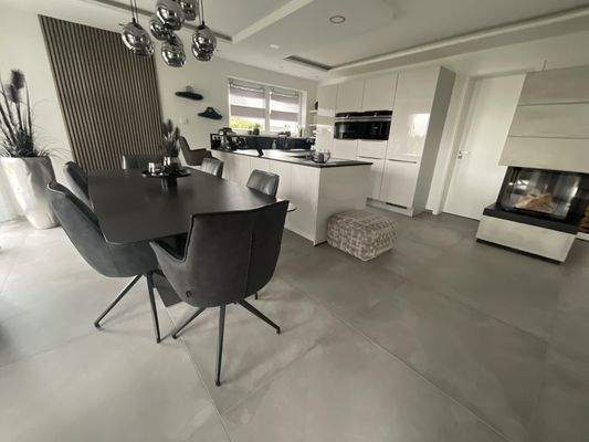 Küche und Essbereich