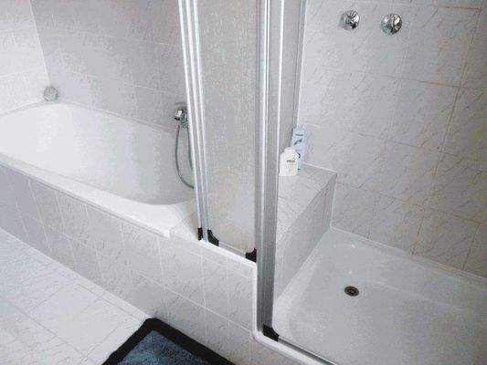 25 EG Badezimmer, Bild 3.JPG