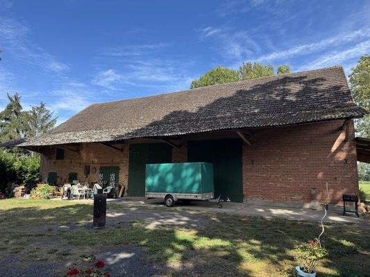 Ansicht zur Scheune mit Vorplatz