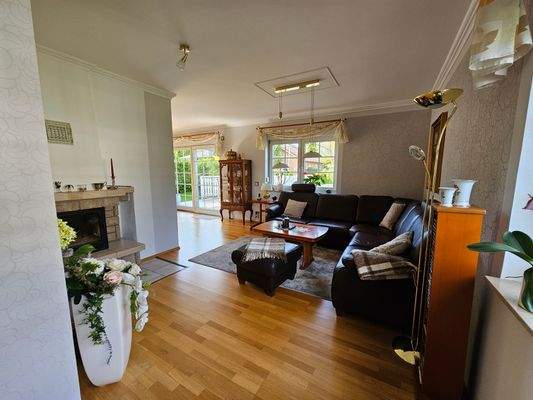 Wohnzimmer mit Kamin