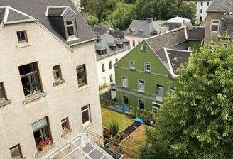 Blick vom Fenster in den Garten