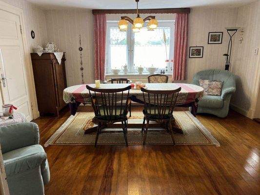 EG Esszimmer mit Echtholzdielen.JPG