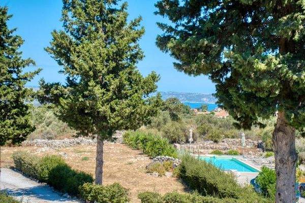 Kreta, Xirosterni: Ruhiges Anwesen in der Nähe des Strandes zu verkaufen